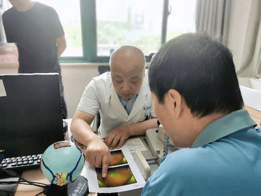 针对检查结果符合老花眼镜验配条件的听障人士,武汉普瑞眼科医院还