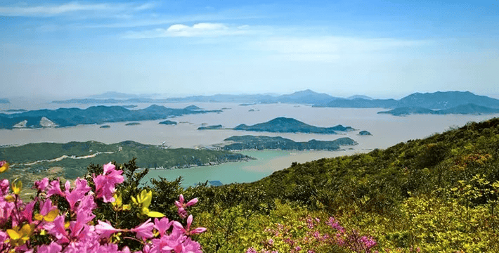4,龙居桃花岛旅游度假区自然和人文景观:植物园内建有十余处专类园