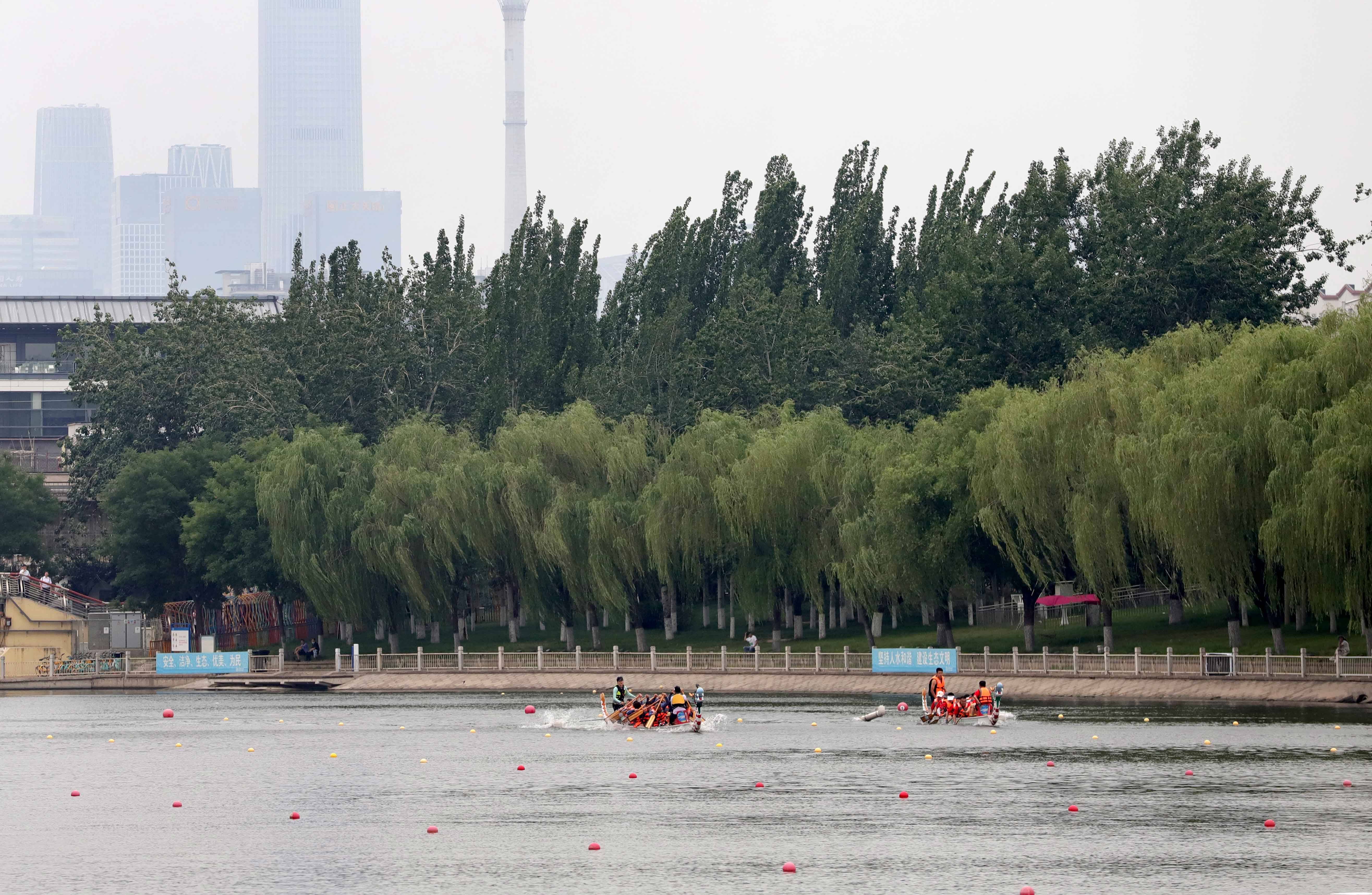 通惠河畔大运河文化节拉开序幕,竞龙舟赛皮划艇