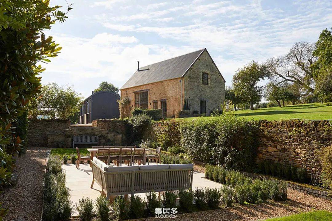 英格兰古老农舍惊艳重生:木材之美与舒适装饰的完美融合