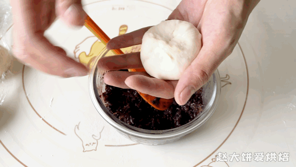 用酸奶做面包,又软又香还拉丝,搭配软糯馅料,一口超治愈,外面卖不到.
