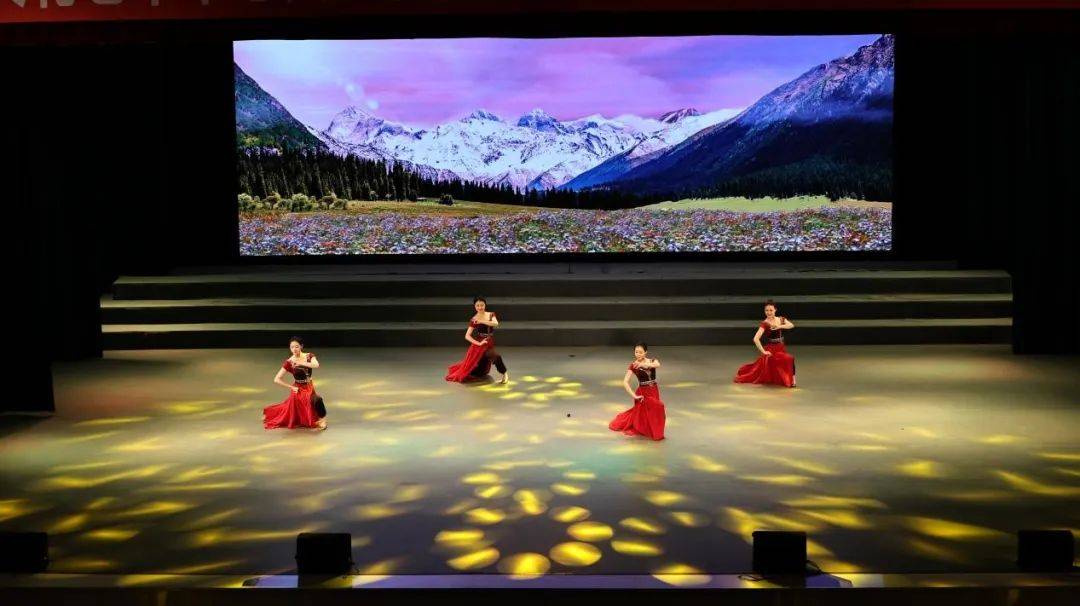 为战而歌!解放军文化艺术中心文艺轻骑队"点燃"校园