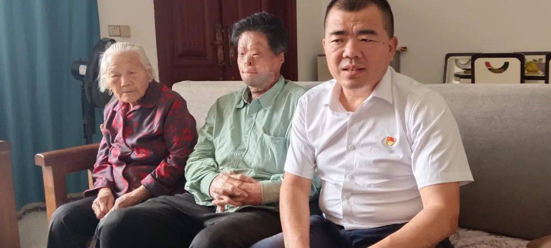 男子深夜突发疾病栽倒街头 "火海救人英雄"再伸援手_陈剑飞_娄风涛_牛