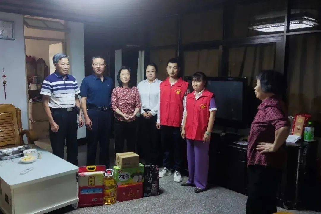左右滑动查看更多6月3日,在端午节即将来临之际,德化县残联联合县禁毒