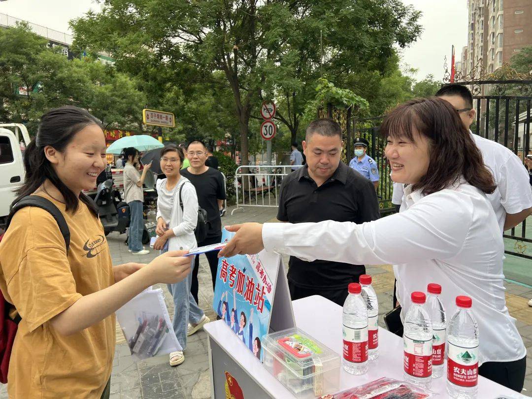 【交通看点】公交多项措施"护航"考生