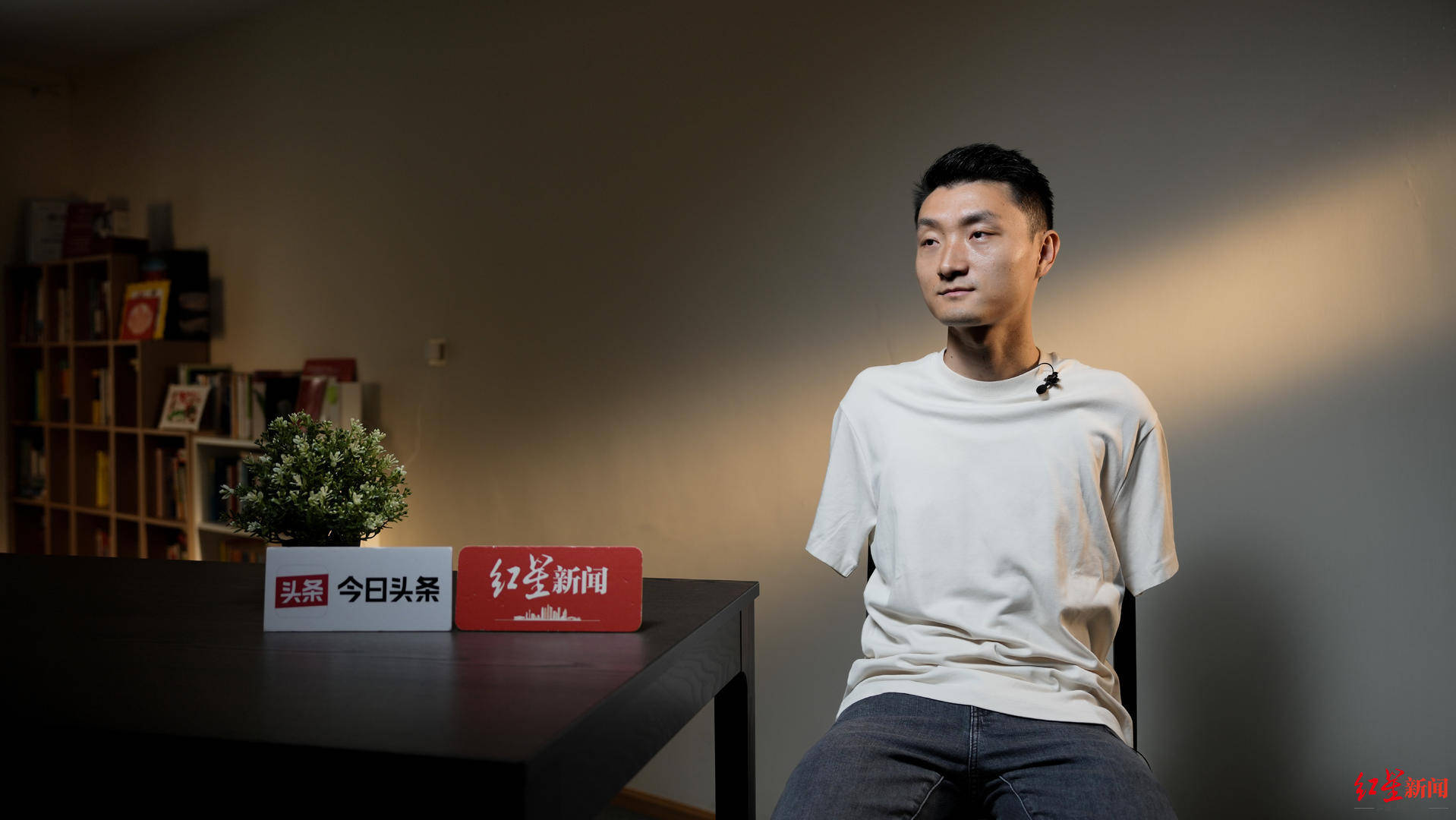 "无臂学霸"杨孟衡:从剑桥毕业后创业陷低谷 "高考带给我面对未来的