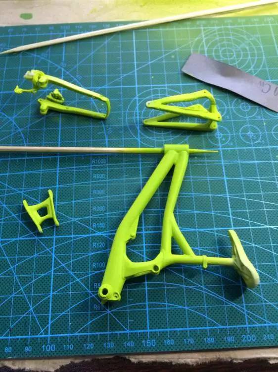 长见识了,纯手工打造的迷你速降车模型!