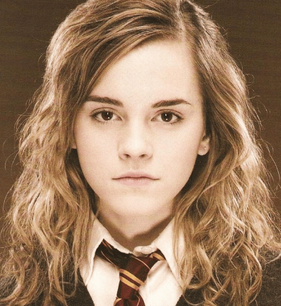 她还和著名演员艾玛·沃特森emma watson是牛津龙校时的同学.