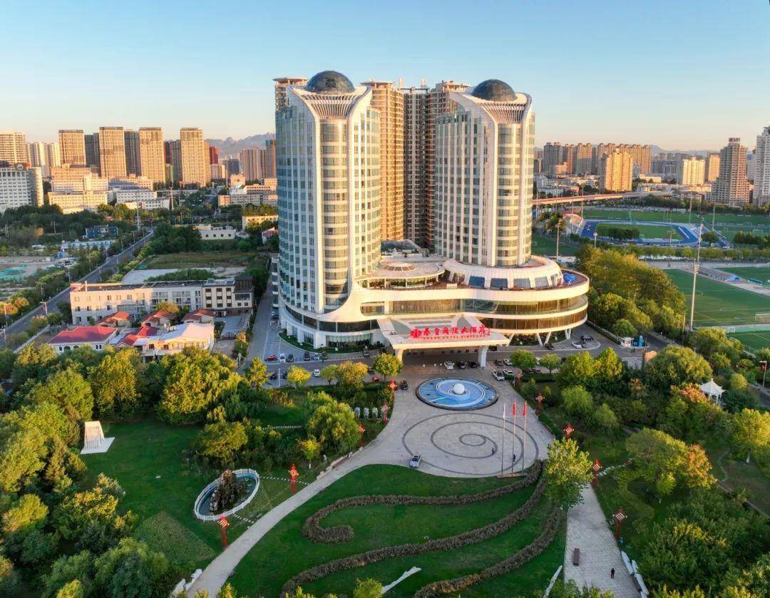2010年10月,盛景集团倾力打造的秦皇国际大酒店惊艳亮相,成为环渤海湾