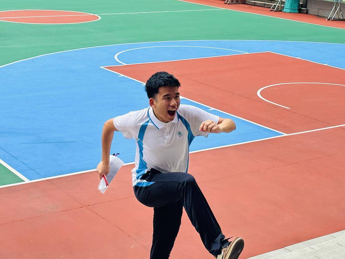 鲜花拥抱,诗与远方!有一种快乐,叫"高考结束"