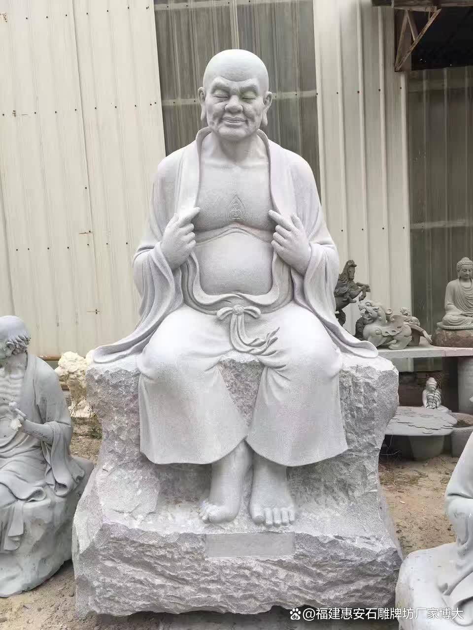 罗汉可谓是寺庙中的艺术明珠,它们以其独特的魅力吸引着世人前来参观