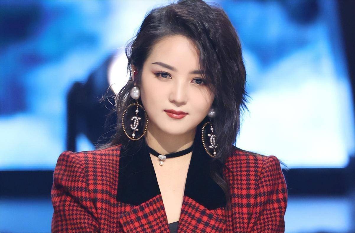 被诬陷的前夫借《庆余年》翻身,何洁却成了"小丑"_因为_李宇春_张靓颖