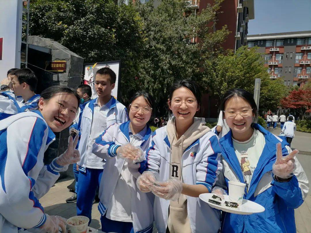 十八立志勇担当,青春逐梦赴山海——成都七中万达学校高2024届毕业