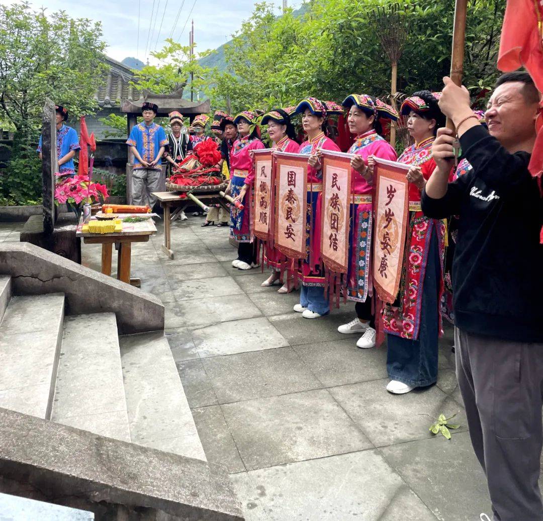 "我从新疆伊犁而来,是在抖音上看到绵阳神木寨的,这种慢旅游我们非常