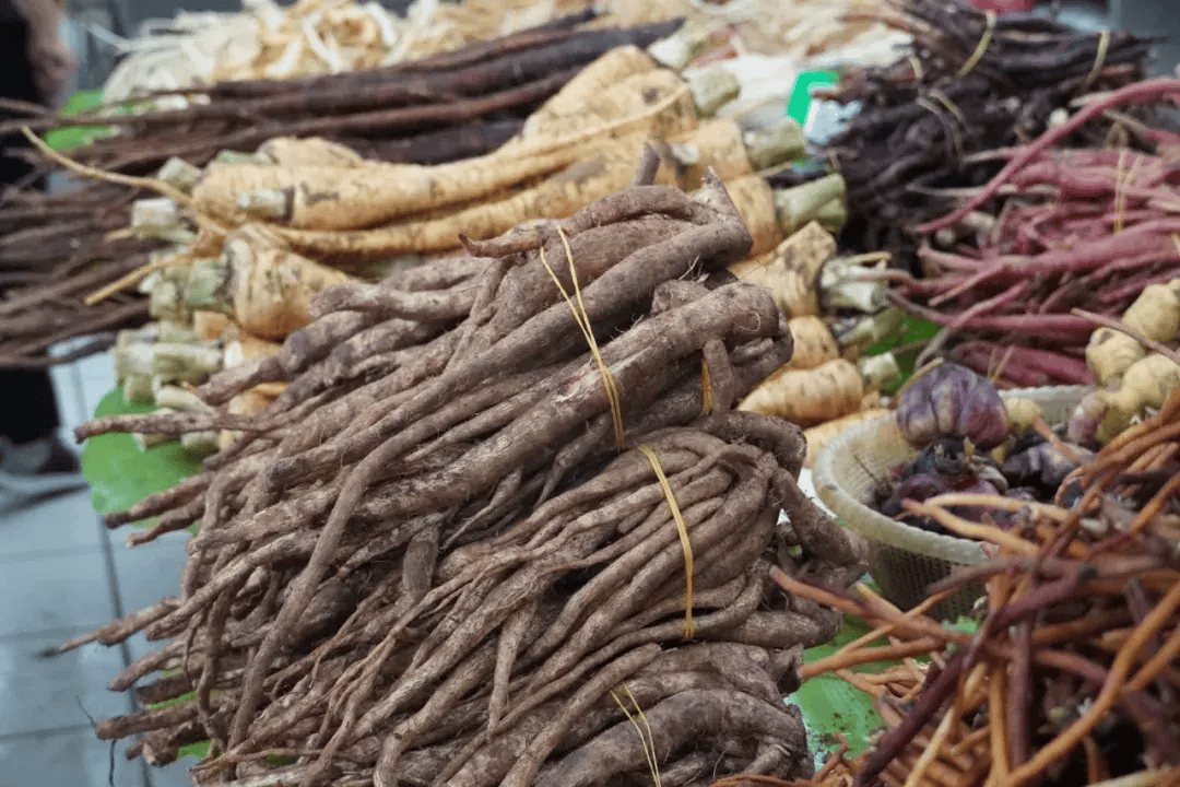 网络中国节·端午丨端午节,普洱人喊你吃百草根啦!