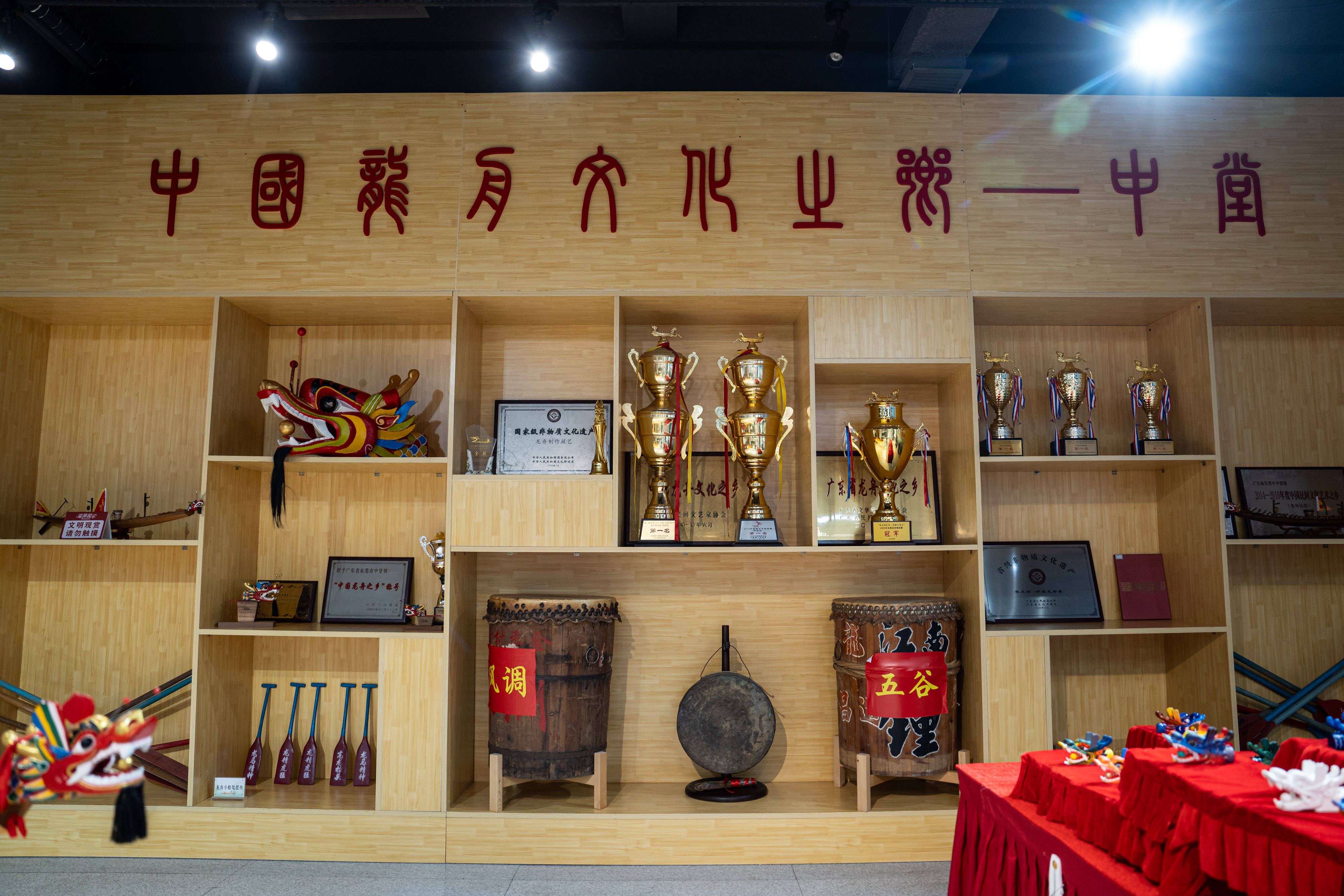 for dragon in the homeland of dragon boats_polish_town