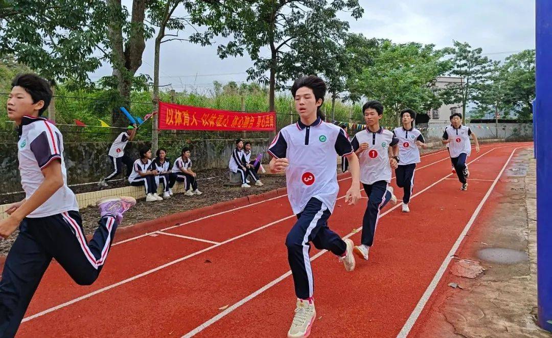 扬运动精神 展青春风采——陆丰市陂洋中学举行第三届运动会