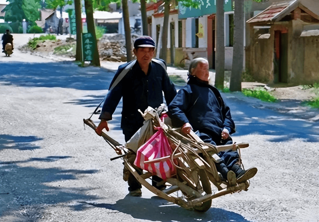第三轮电动车夜查,众多复古替代车型亮相,共享电动车却遭了殃