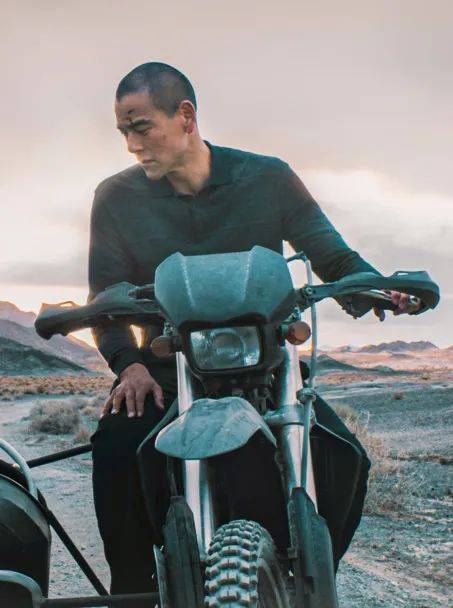 《狗阵》彭于晏与黑狗互相救赎"再上路"的生命力直击人心!