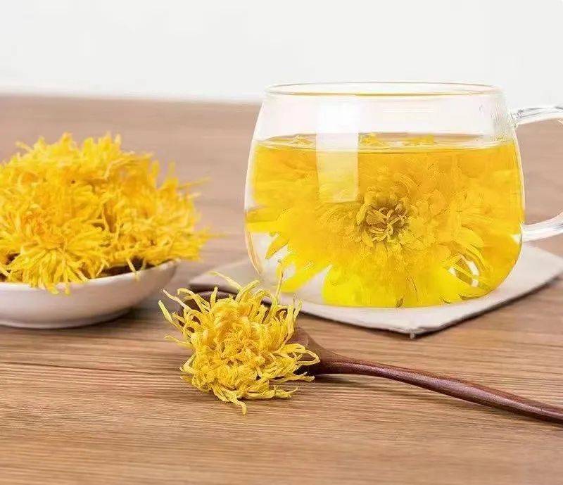 过敏体质的人来说不添加糖或者蜂蜜等其他东西最好单独饮用黄菊花茶