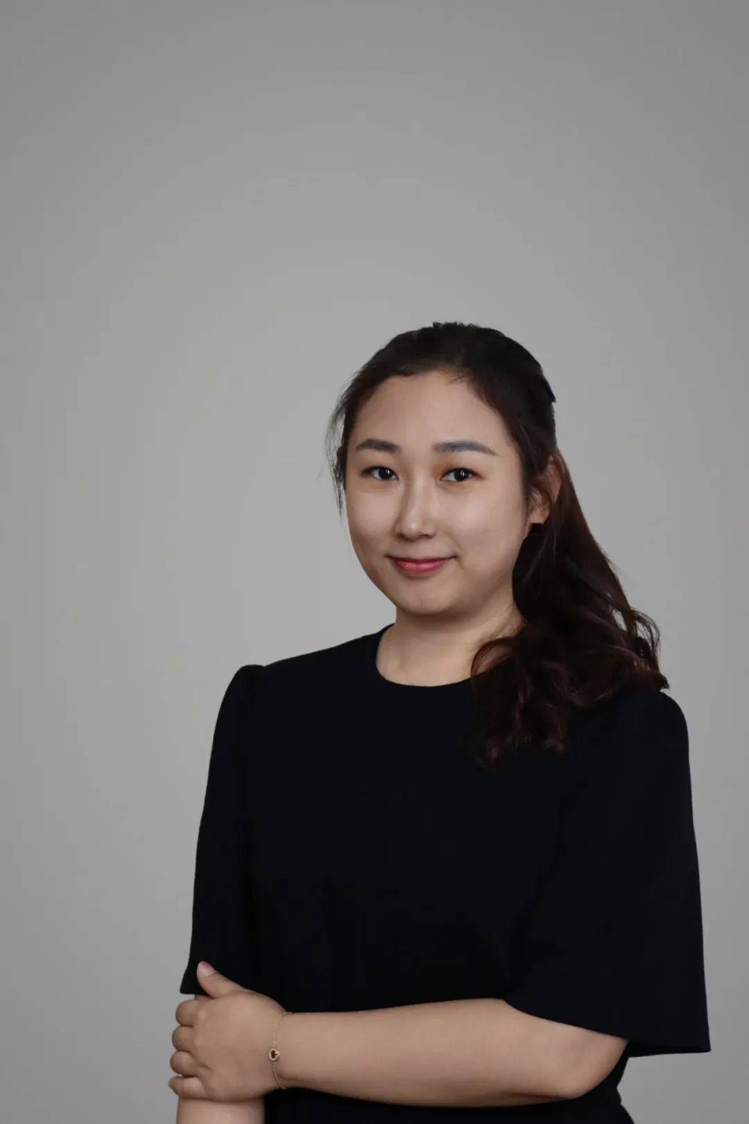 有的老师们虽然拍过不少专业证件照了但是,由自己的亲学生制作还是头