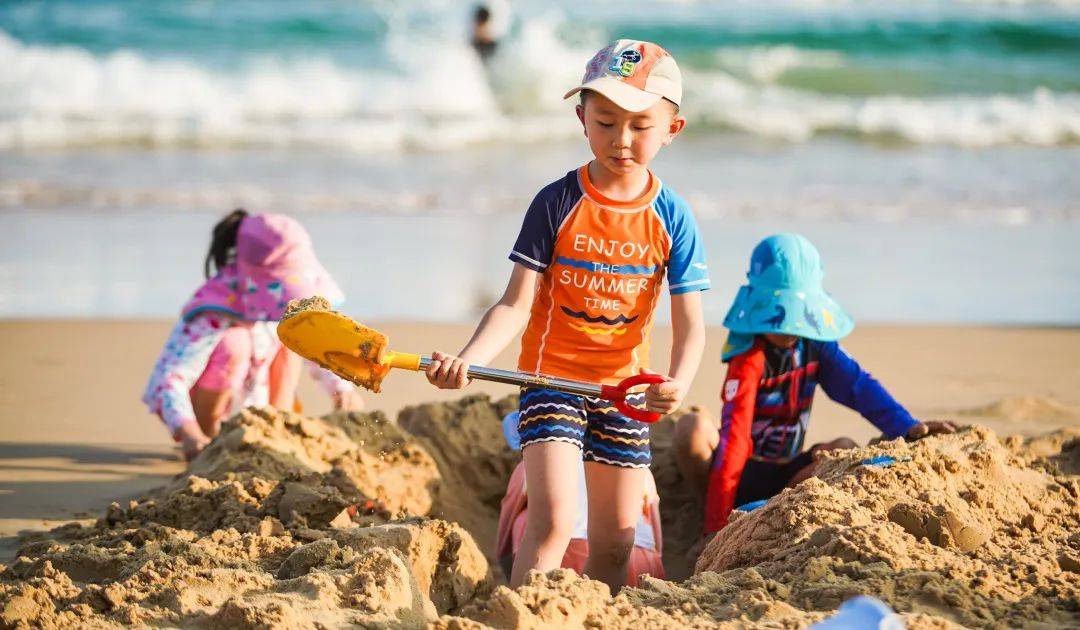 特别细的沙子,堆沙堡,捡贝壳,小朋友光着脚丫跑毫无压力.