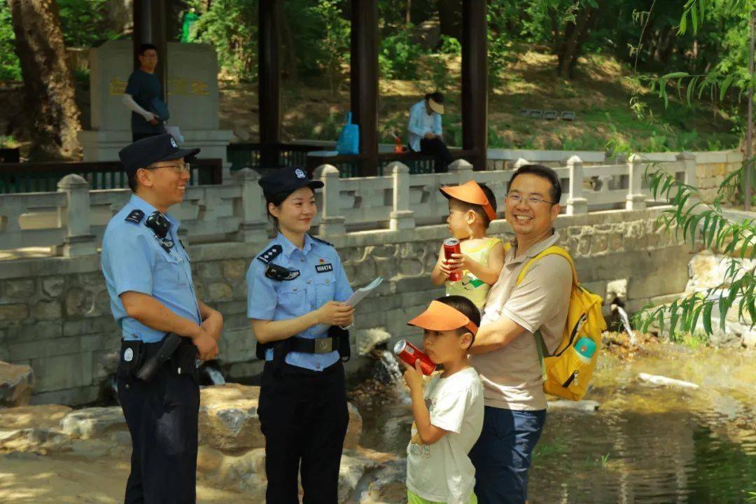 高温"烤"验,北京警察不惧挑战!