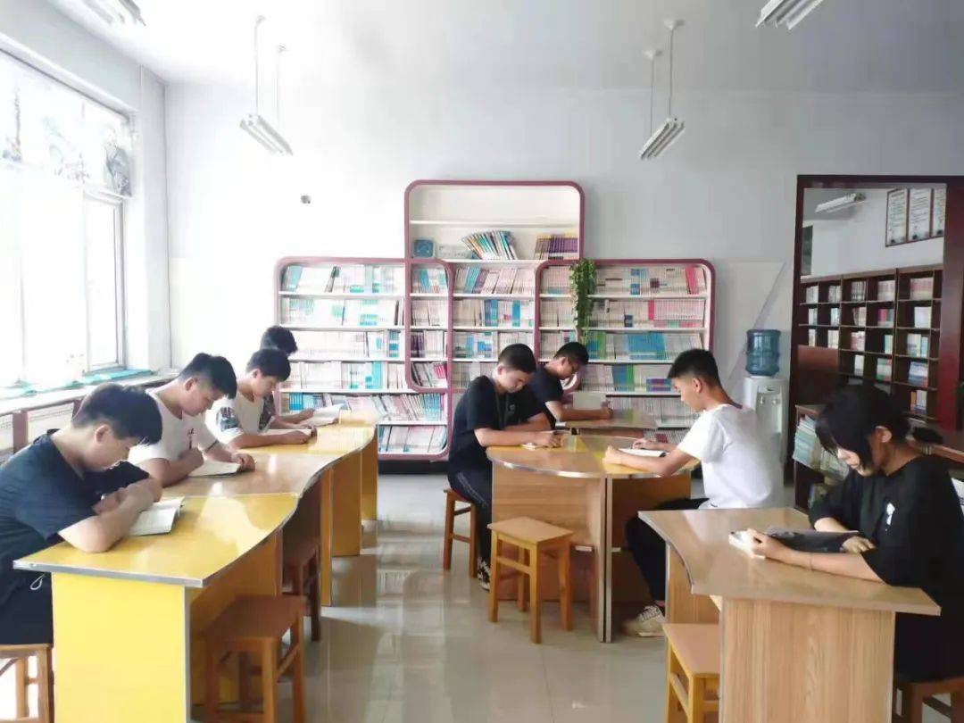 课后服务促"双减" 缤纷课程共成长——高阳县宏润中学积极响应双减