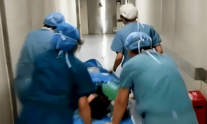 杭州18岁男孩割掉自己生殖器官,丢进马桶冲掉,问他为什么?