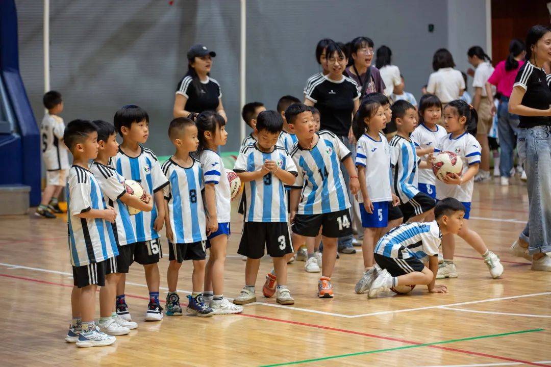 "球"动童心——2024年文成县阳光体育运动会幼儿足球技能比赛圆满
