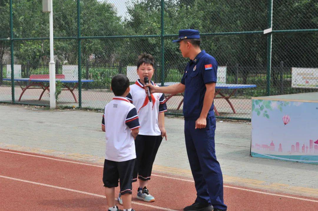 平安警相随 青春不毒行 