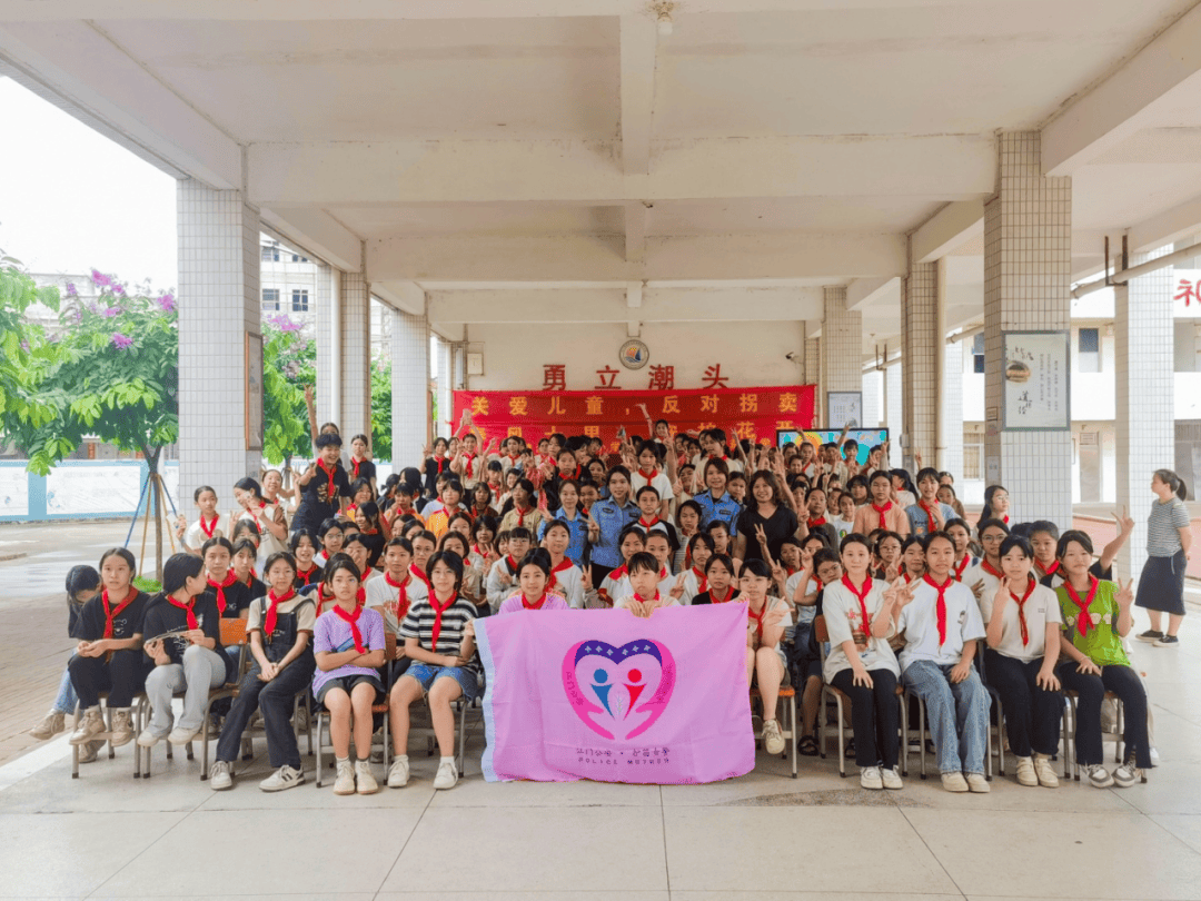 江门新会公安护苗女警团开展安全教育进校园活动