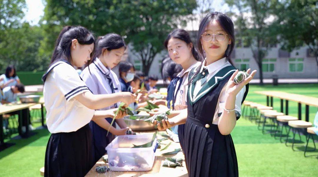 sheng ji hua限招2个班,每个班50人苗圃班,智慧班,阳光班招生计划1