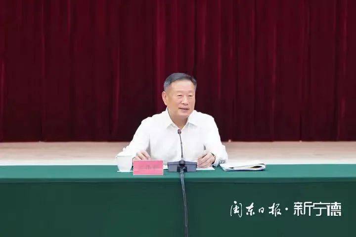 市委书记梁伟新与新媒体代表面对面