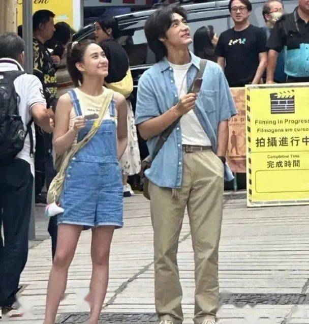 窦骁冷落娇妻!何超莲与男星街头「蜜会」?