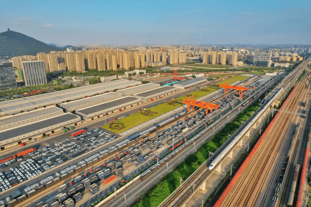 2035年全国铁路网规模约20万公里，其中高铁7万公里