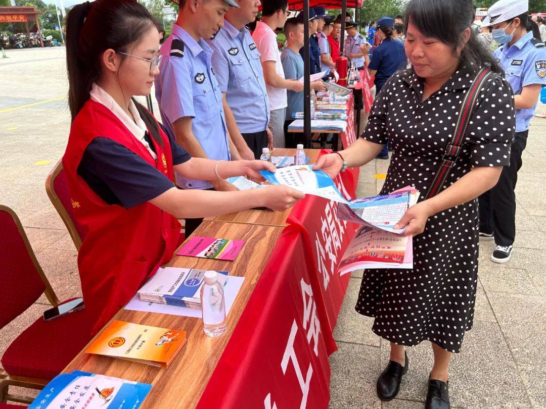 会昌县总工会开展"安全生产月"宣传活动