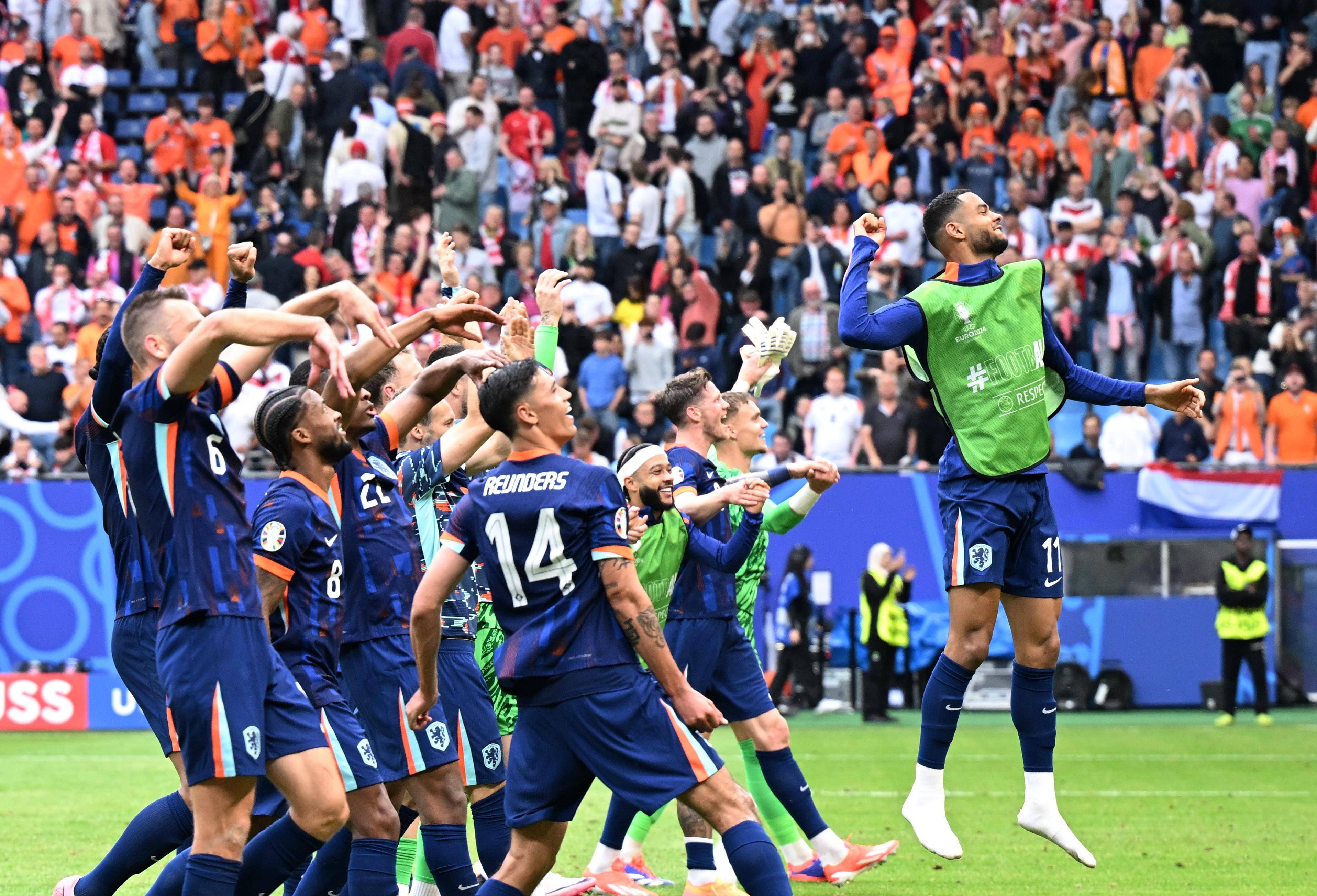 欧洲足球锦标赛小组赛:荷兰胜波兰