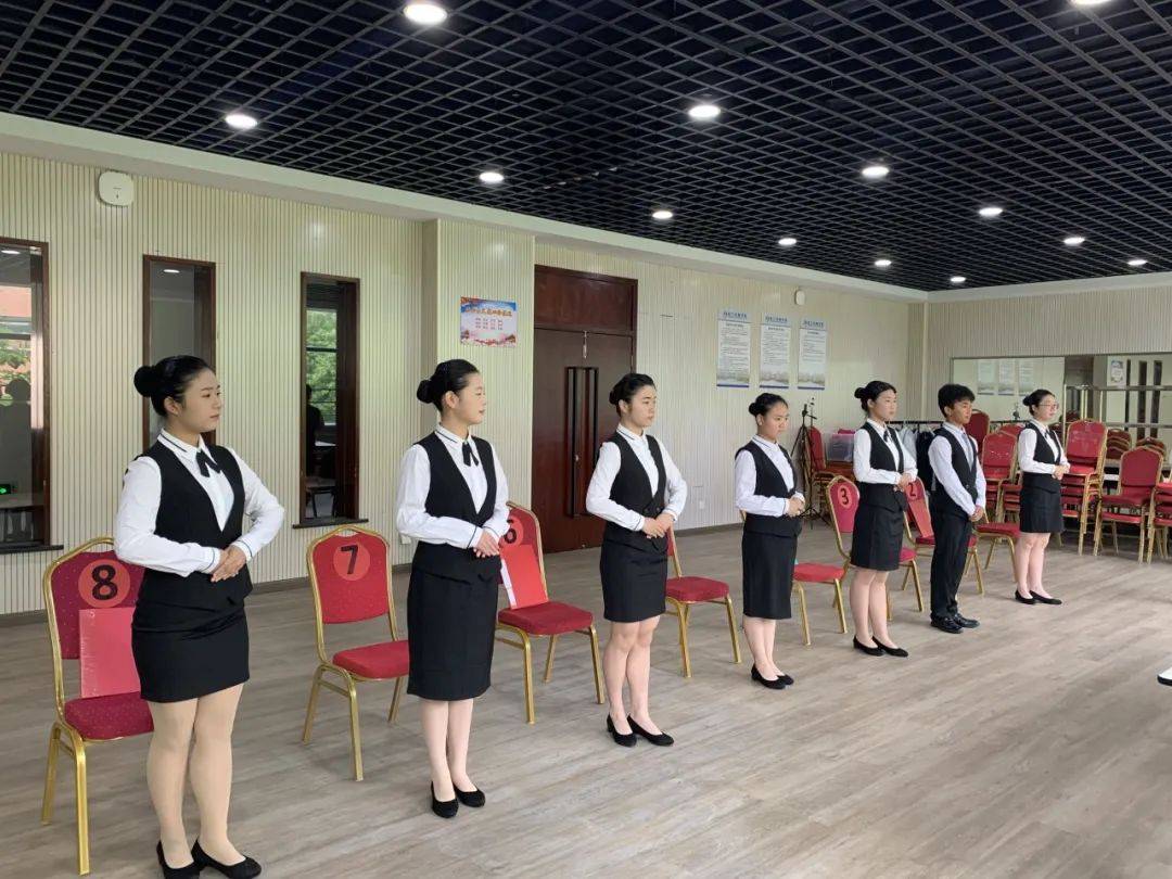 塑造文明风尚 提升职业素养——海宁技师学院旅游专业开展服务礼仪