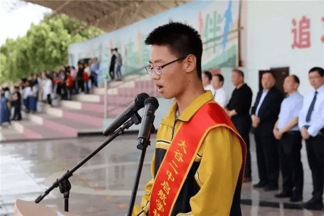 湖北高考状元常书杰：被北大劝退，复读712分进清华，如今怎样了？