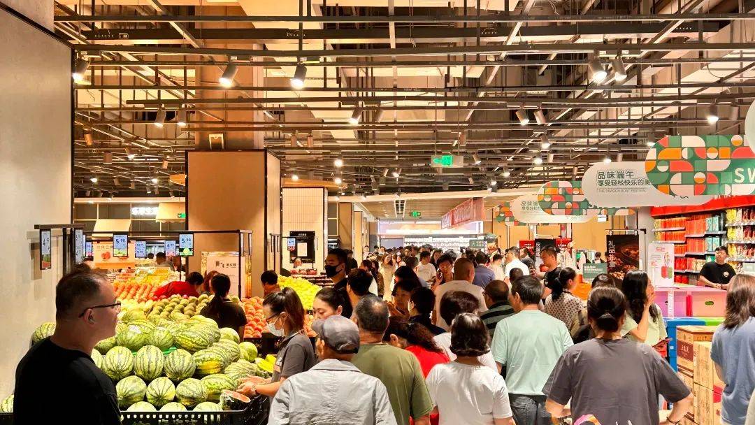 胖东来"爆改"永辉,首店明日开业