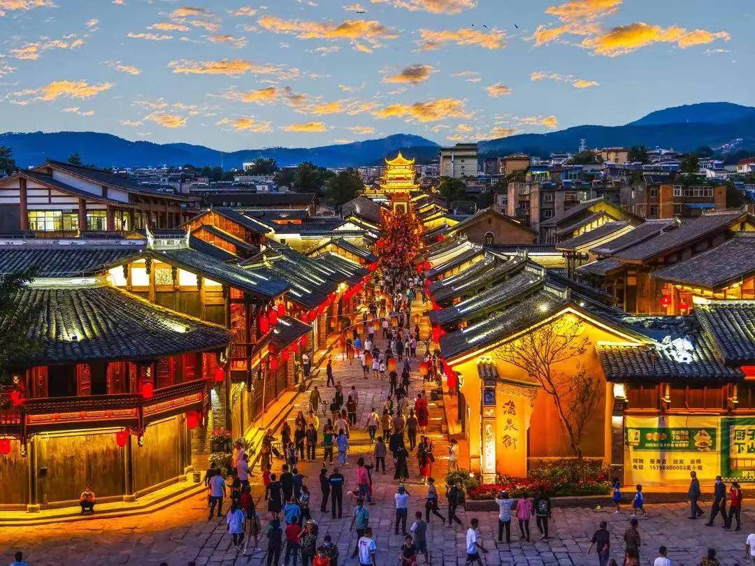 配套活动主要是各县(市)围绕本地区的特色资源优势,因地制宜,错峰,错