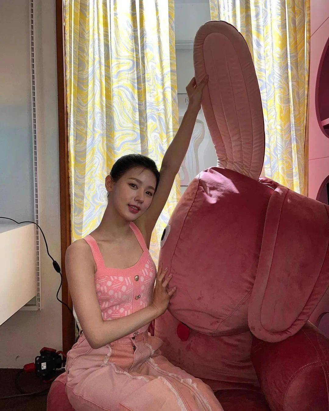 翻牌||五代女团神颜!黑丝高跟大长腿,面姐太美了