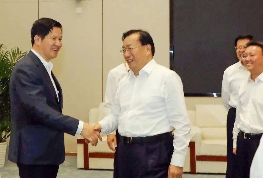 湖北省委副书记,省长王忠林,国务院国资委党委委员,副主任苟坪出席