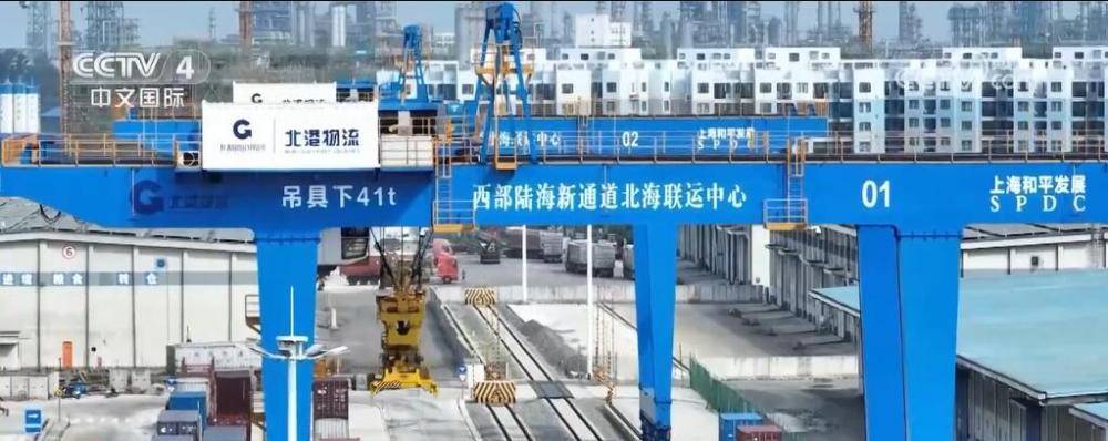 40万标箱,402天,518个港口……西部陆海新通道跑出"加