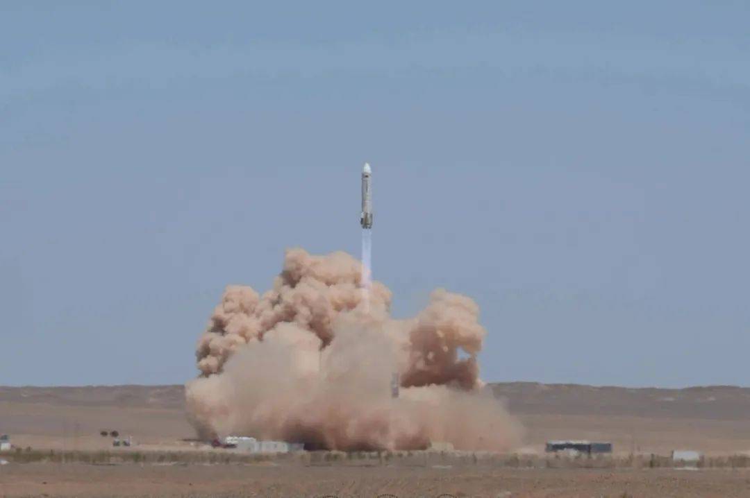 我国重复使用运载火箭首次10公里级垂直起降飞行试验成功