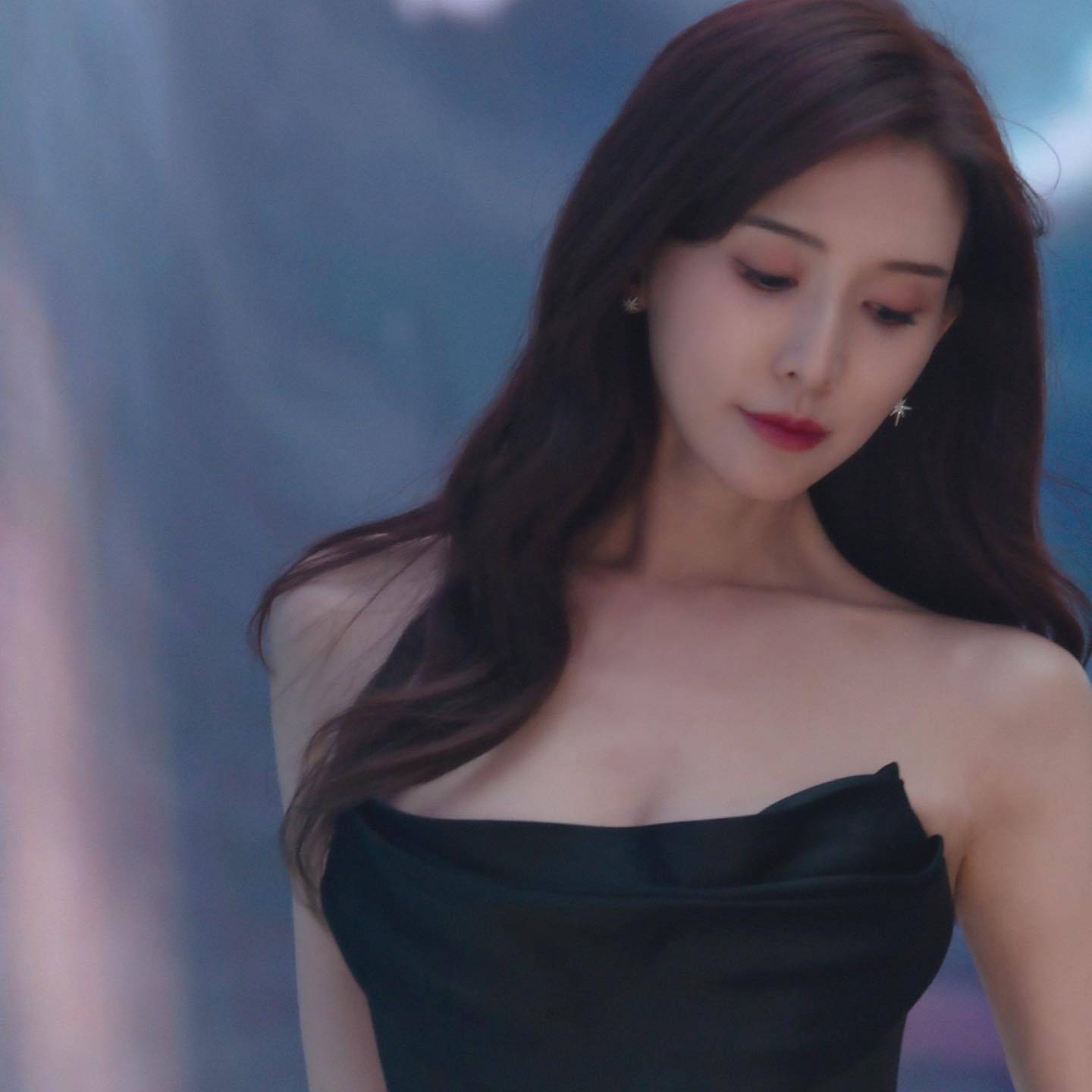 49岁林志玲为棒球比赛开球,网友感叹:这快50?状态太年轻