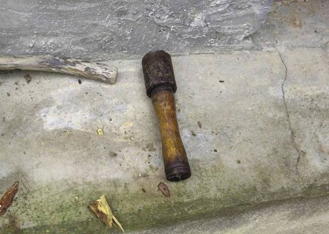 九旬老人用了20多年的“锤子”竟是手榴弹 平时用来砸核桃、钉钉子