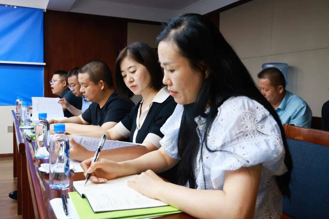 第八届中国—亚欧博览会开幕在即 博州代表团召开预备会