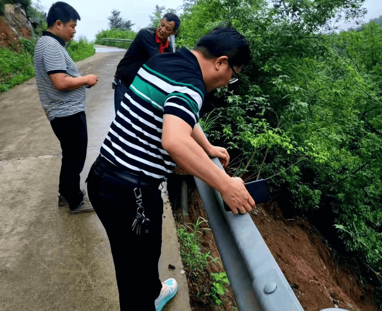 湖南新宁:防汛抗洪构架"群众连心桥"